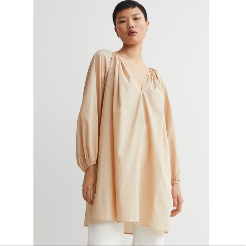 H&M tan cotton relaxed for ruched neck long sleeve dress